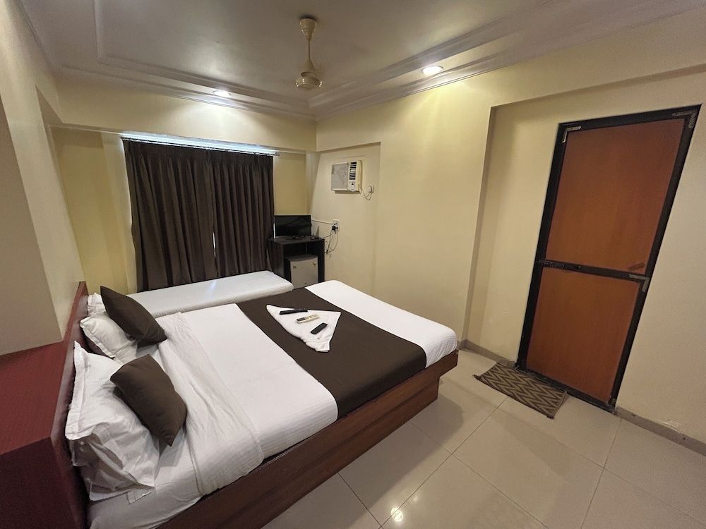 Hotel Lucky Goregaon