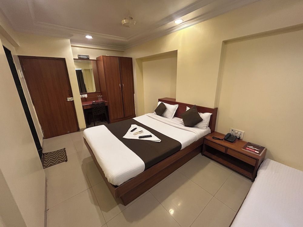 Hotel Lucky Goregaon