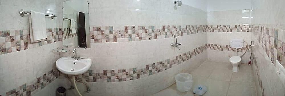 LN Hotel and Restaurant - Hostel Deluxe Triple Room 10