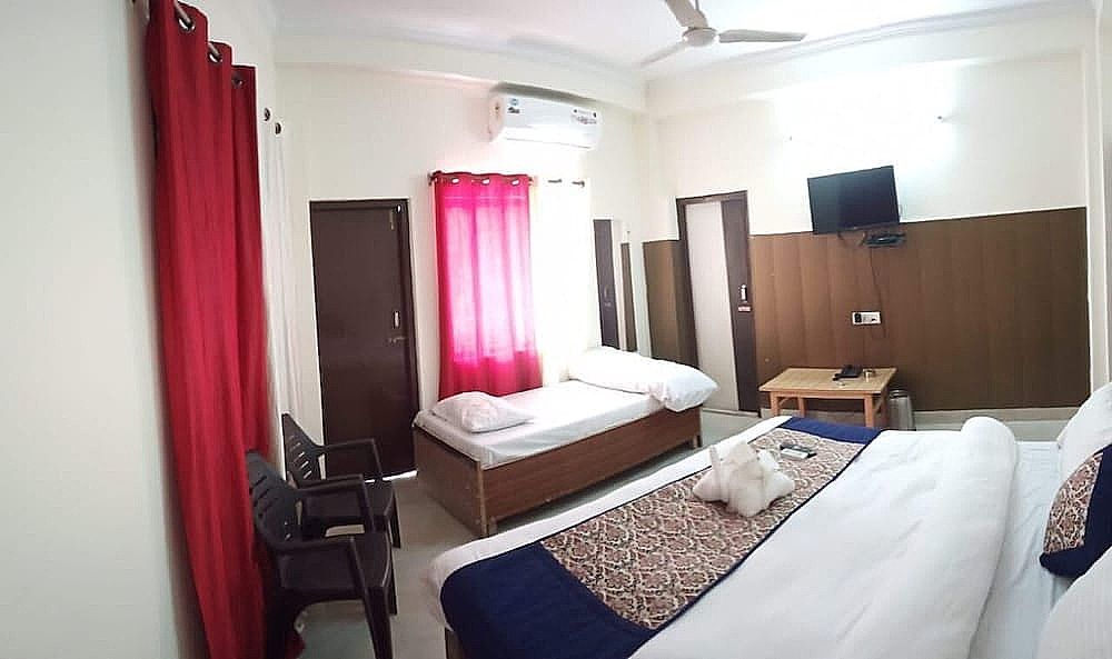 LN Hotel and Restaurant - Hostel Deluxe Triple Room 2