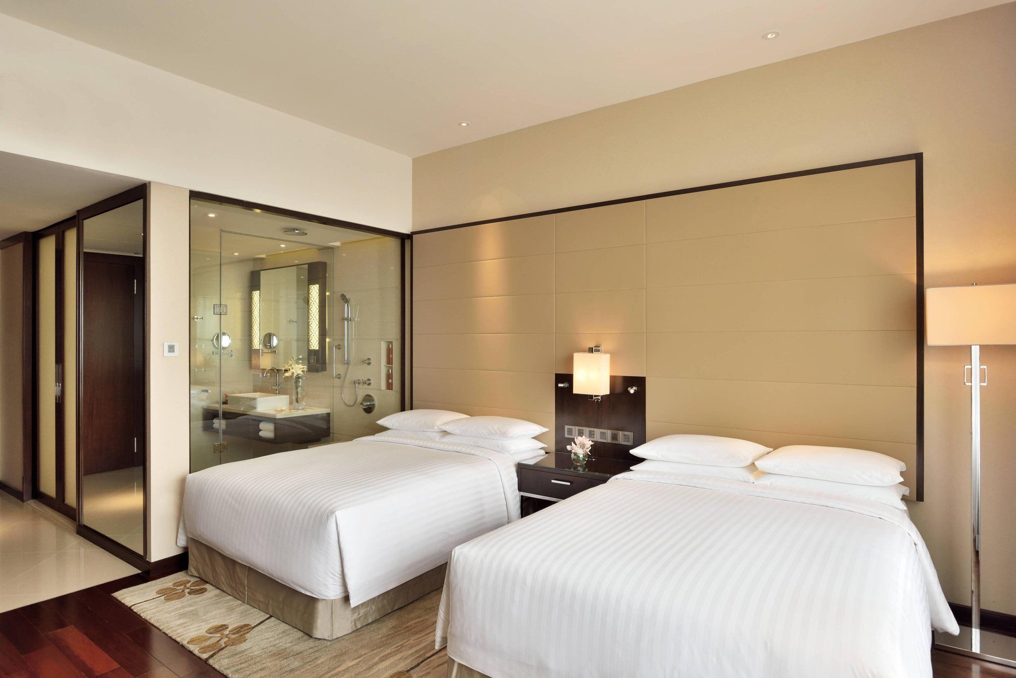 Kochi Marriott Hotel Deluxe Guest room, 2 Twin