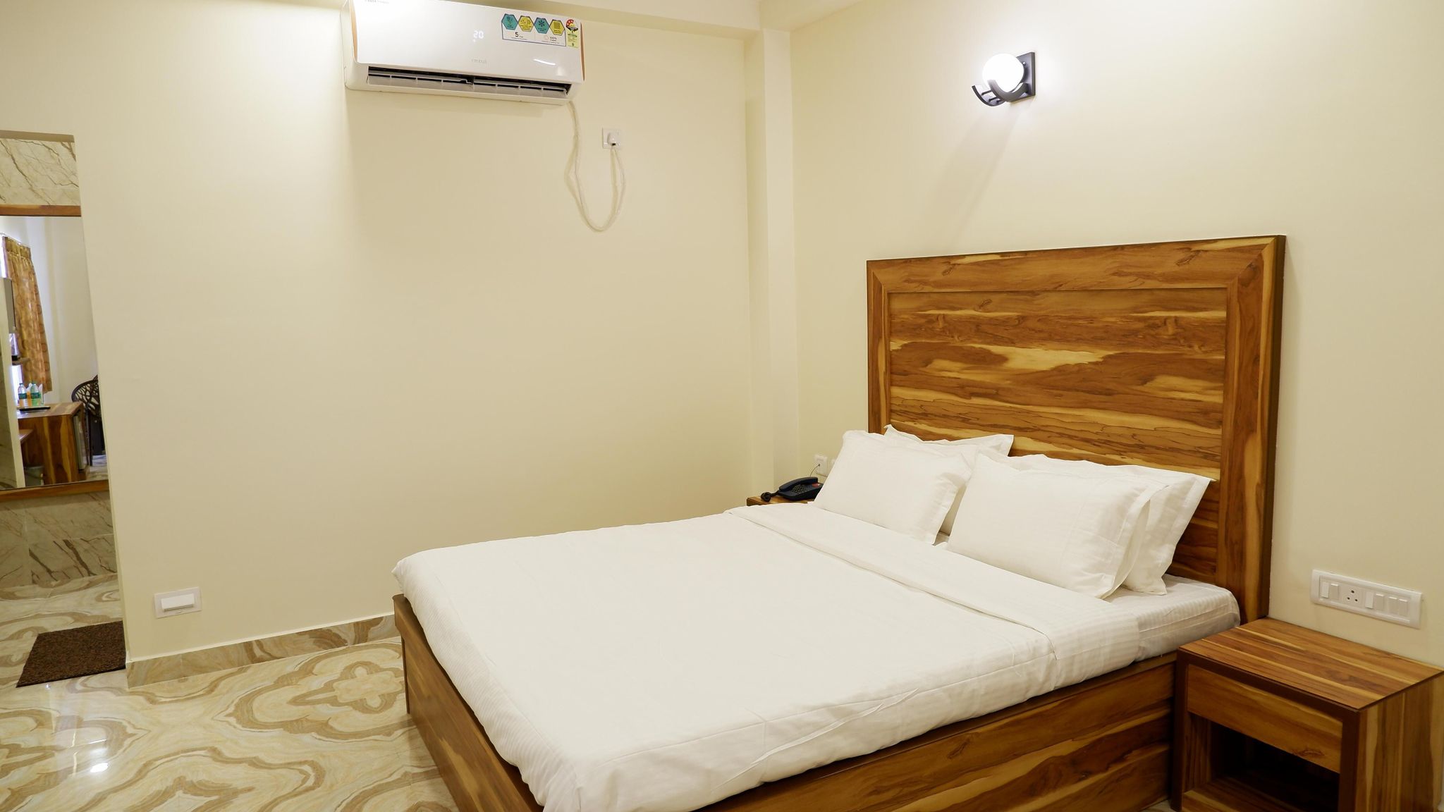 Arya Beach Resort  AC Double Bed  3