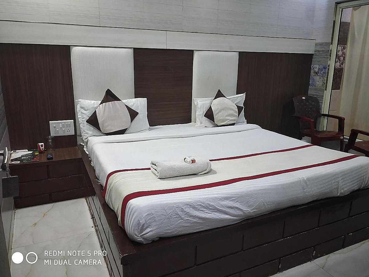 Hotel Ravi Palace Super Deluxe Room