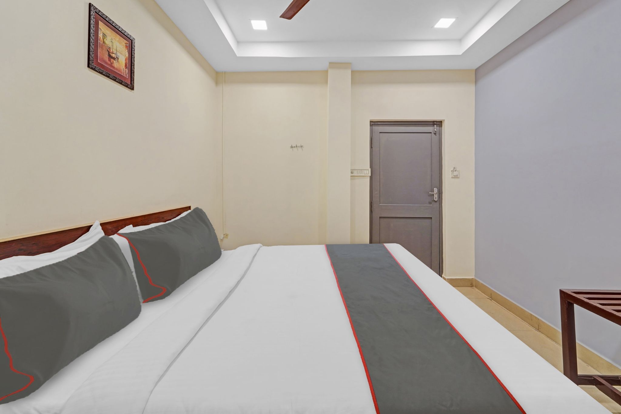 Townhouse G Silver Hotels Mount Road Deluxe Room 6