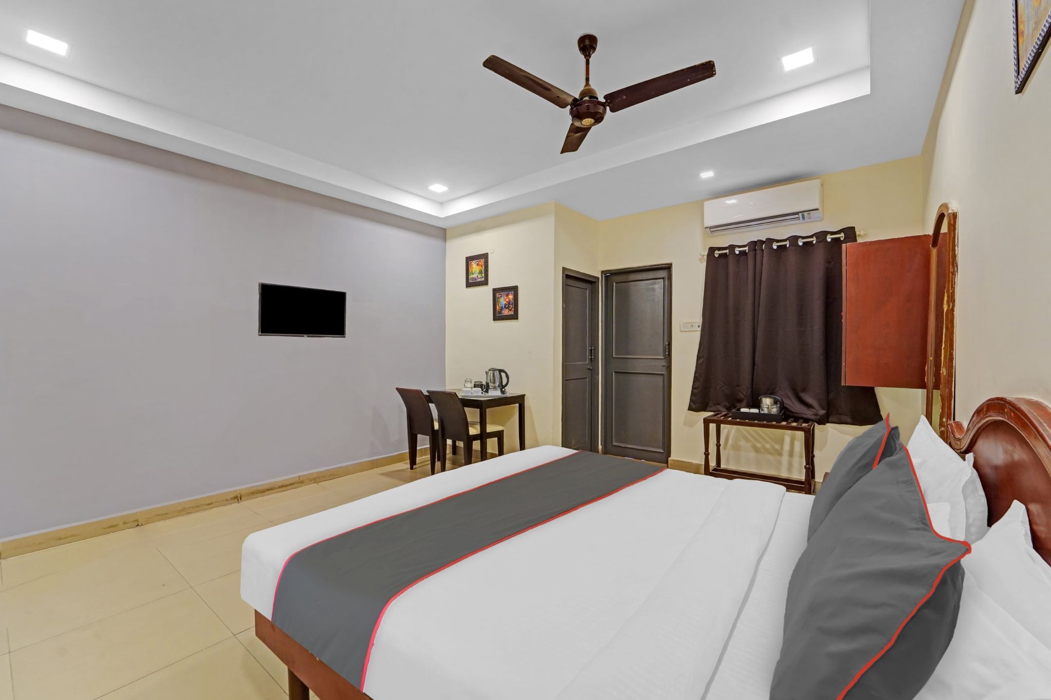 Townhouse G Silver Hotels Mount Road Deluxe Room 5