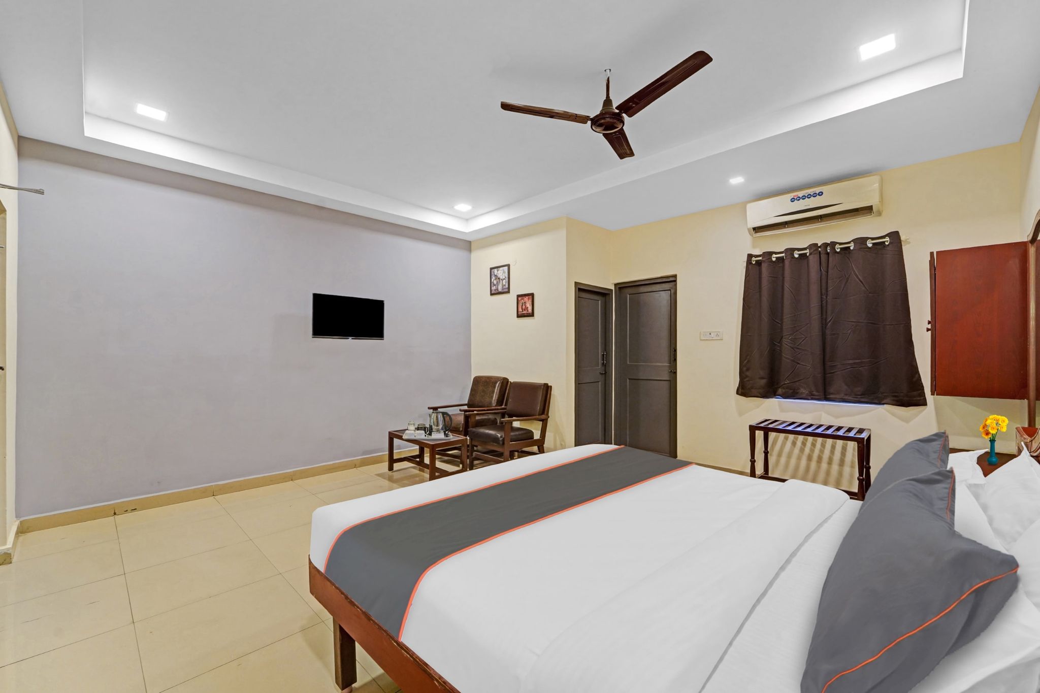 Townhouse G Silver Hotels Mount Road Deluxe Room 4