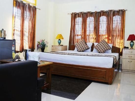 undefined Hotel Pine Yard 5