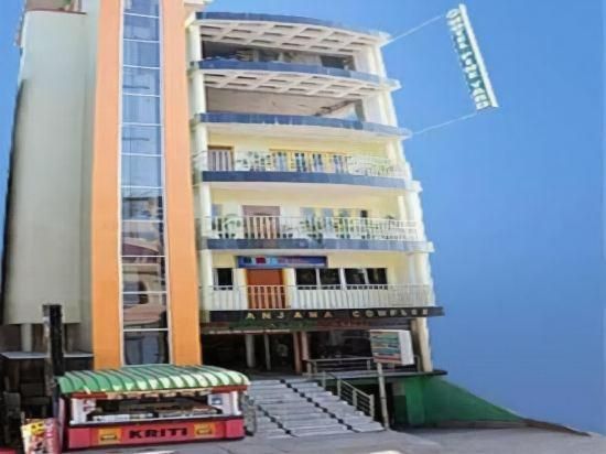 undefined Hotel Pine Yard 6