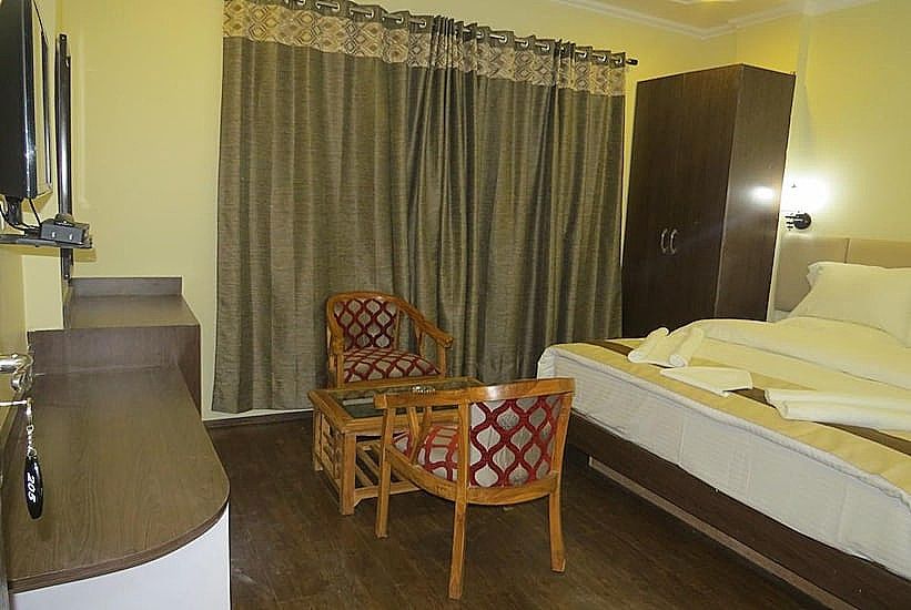 Riviera Hotel Junior Deluxe Room 3