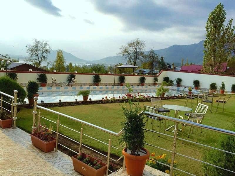 Garden Dal Lake