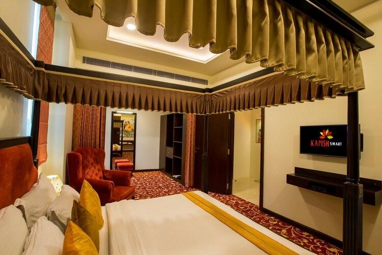 Executive Suite with Living Room