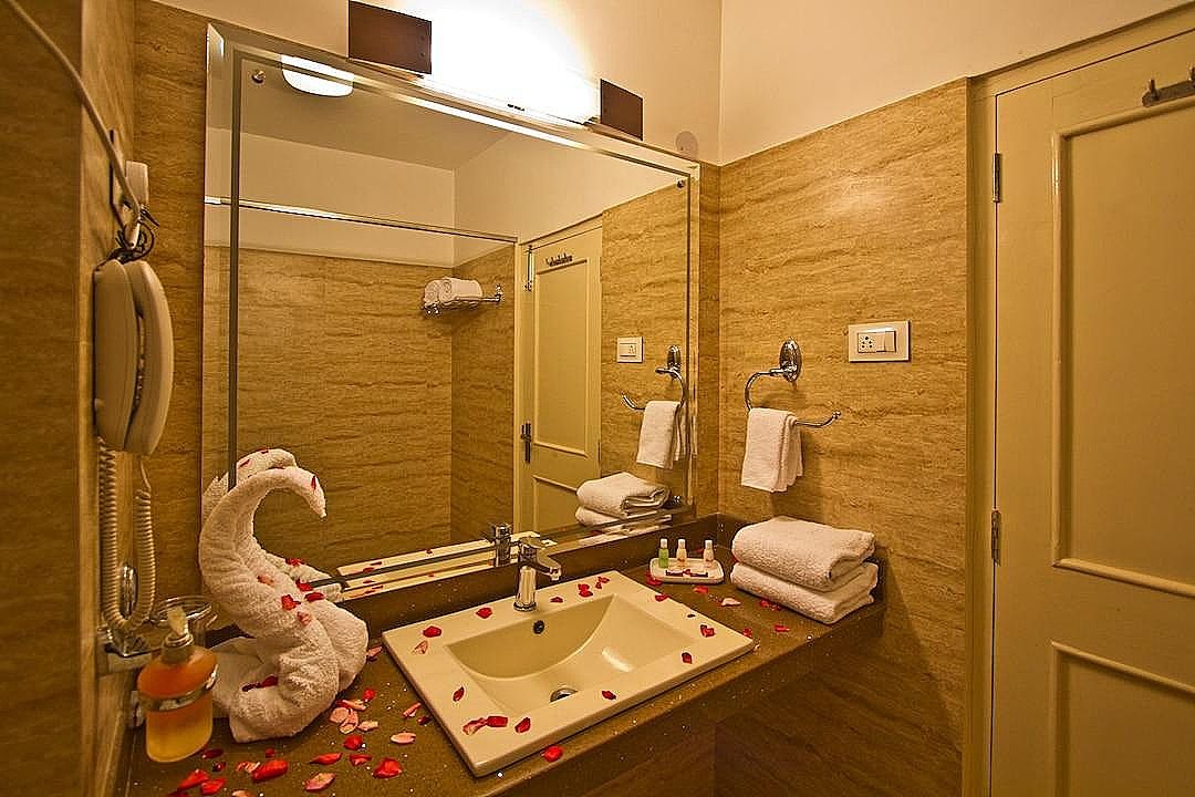 Holiday Heights & Spa Manali
