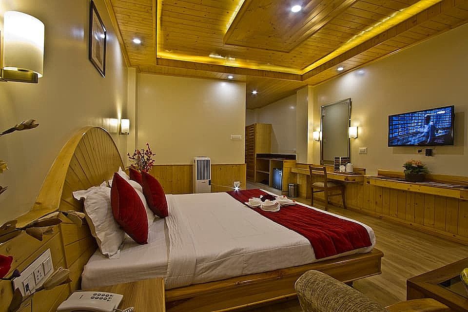 Holiday Heights & Spa Manali DELUXE ROOM (WITHOUT BALCONY NO VIEW) 4