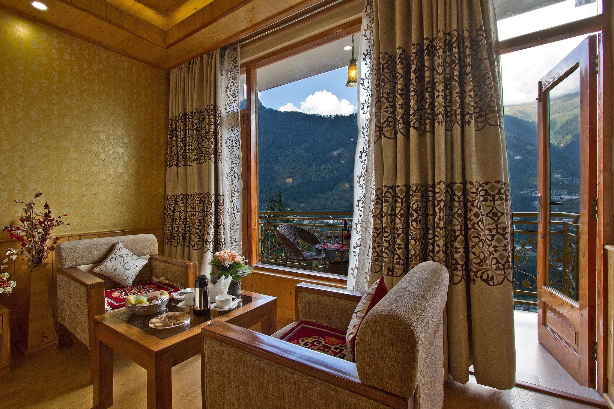 Holiday Heights & Spa Manali