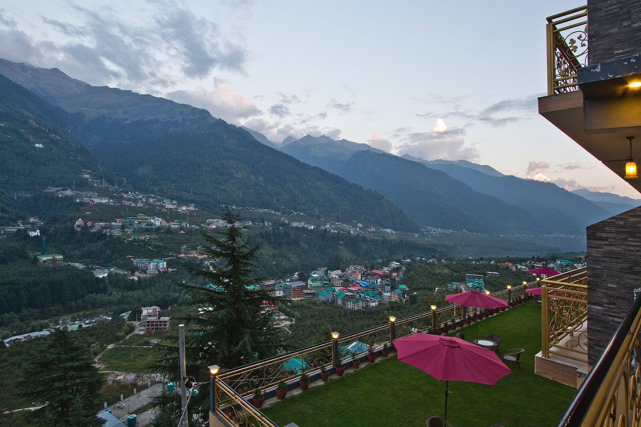 Holiday Heights & Spa Manali