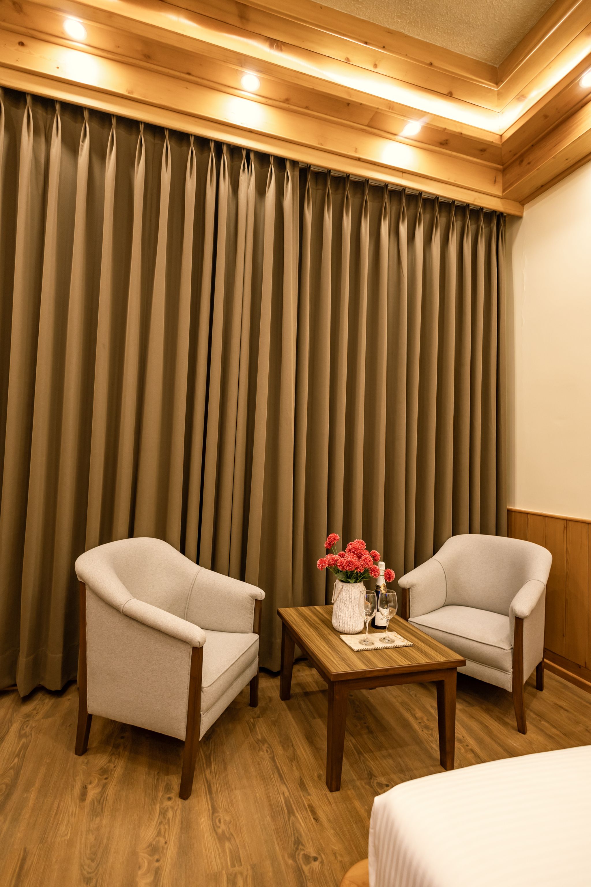 Holiday Heights & Spa Manali