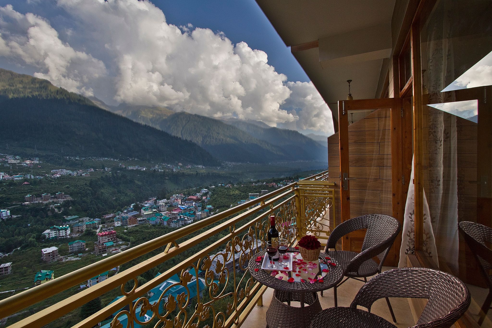 Holiday Heights & Spa Manali