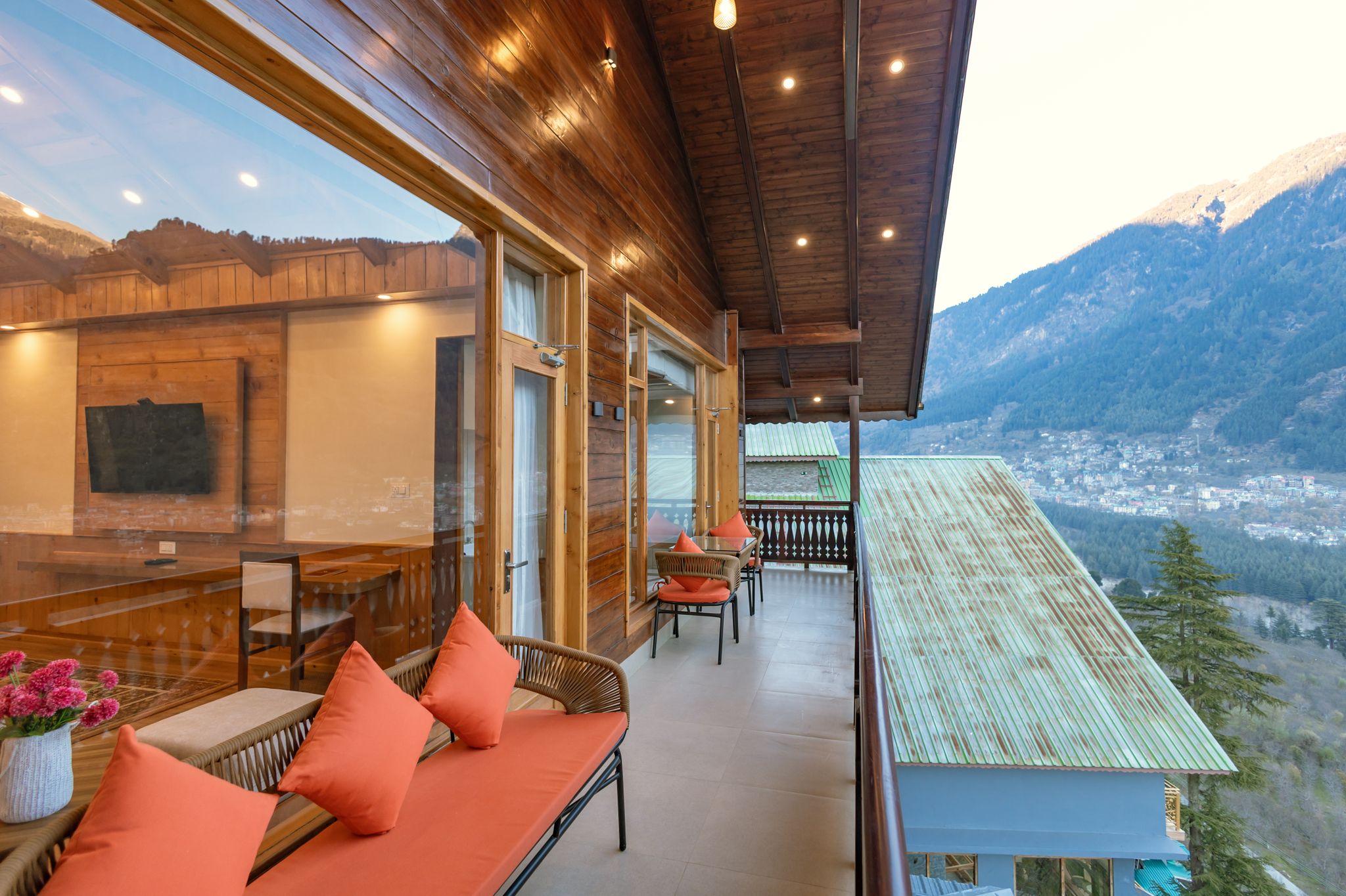 Holiday Heights & Spa Manali Caesar Honeymoon View Room (Centrally Heated & Cooled) 11