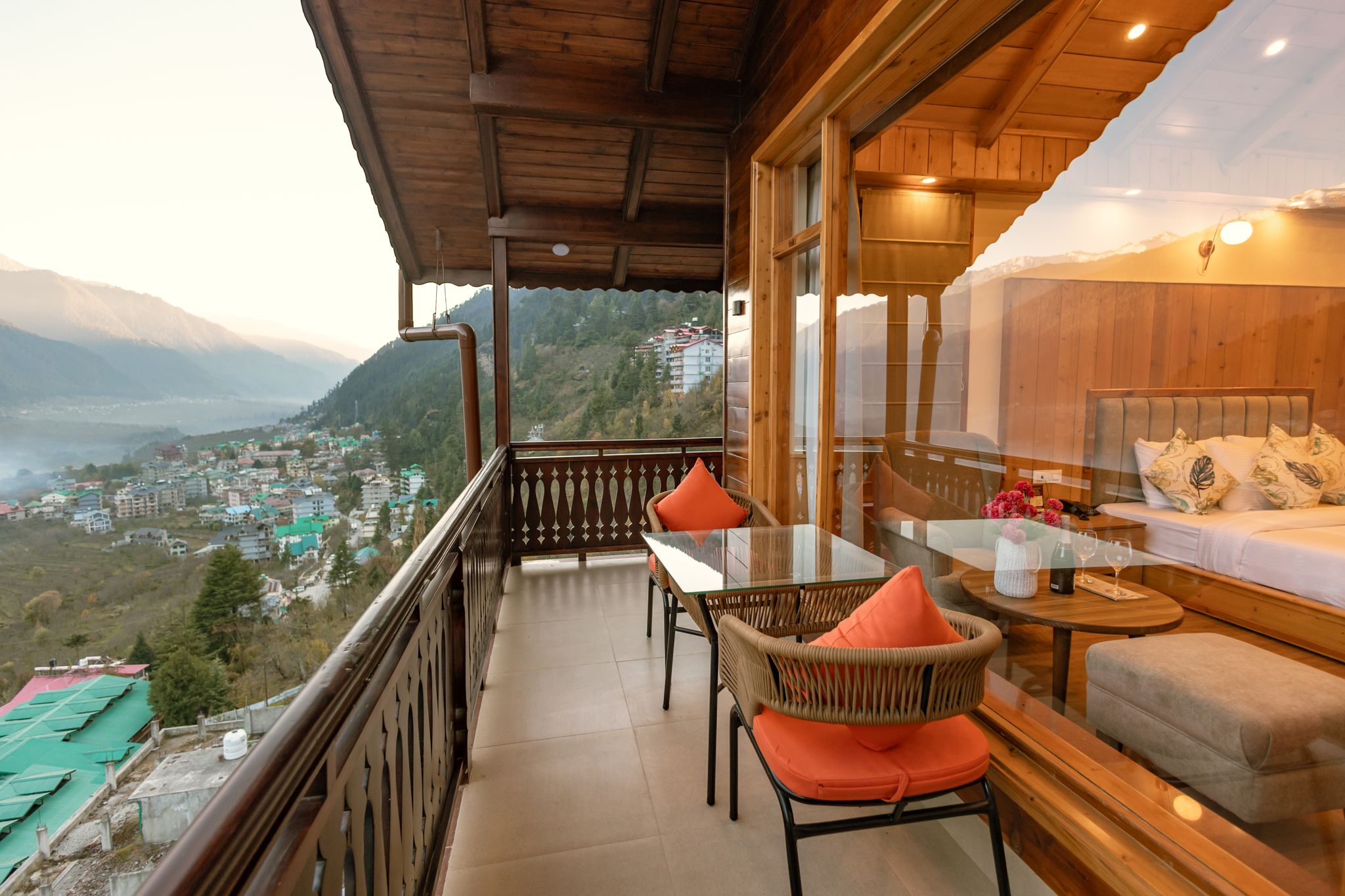 Holiday Heights & Spa Manali Caesar Honeymoon View Room (Centrally Heated & Cooled) 9
