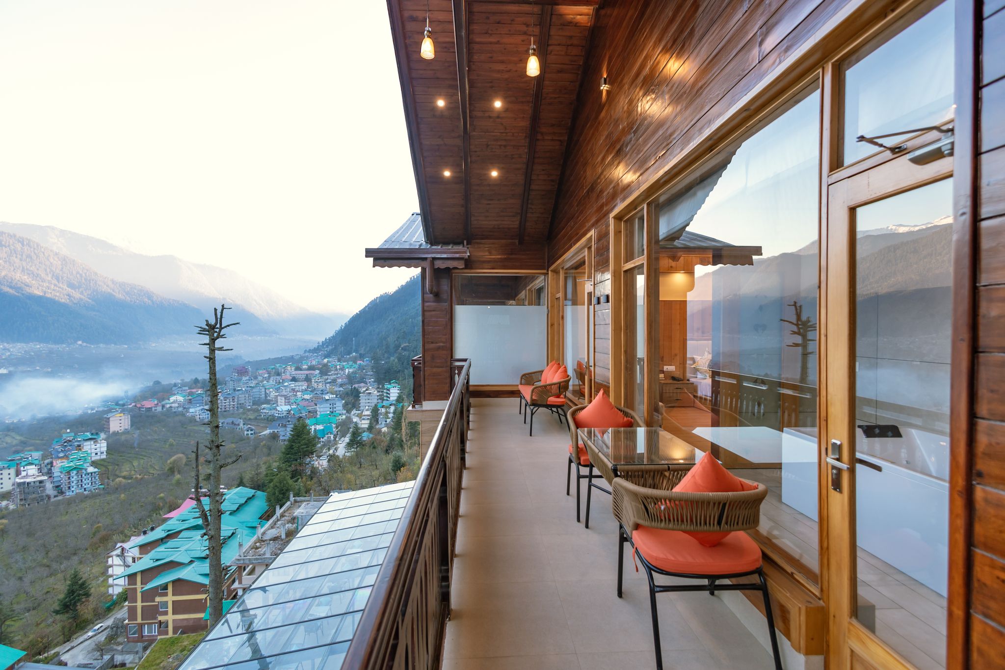 Holiday Heights & Spa Manali Caesar Honeymoon View Room (Centrally Heated & Cooled) 8