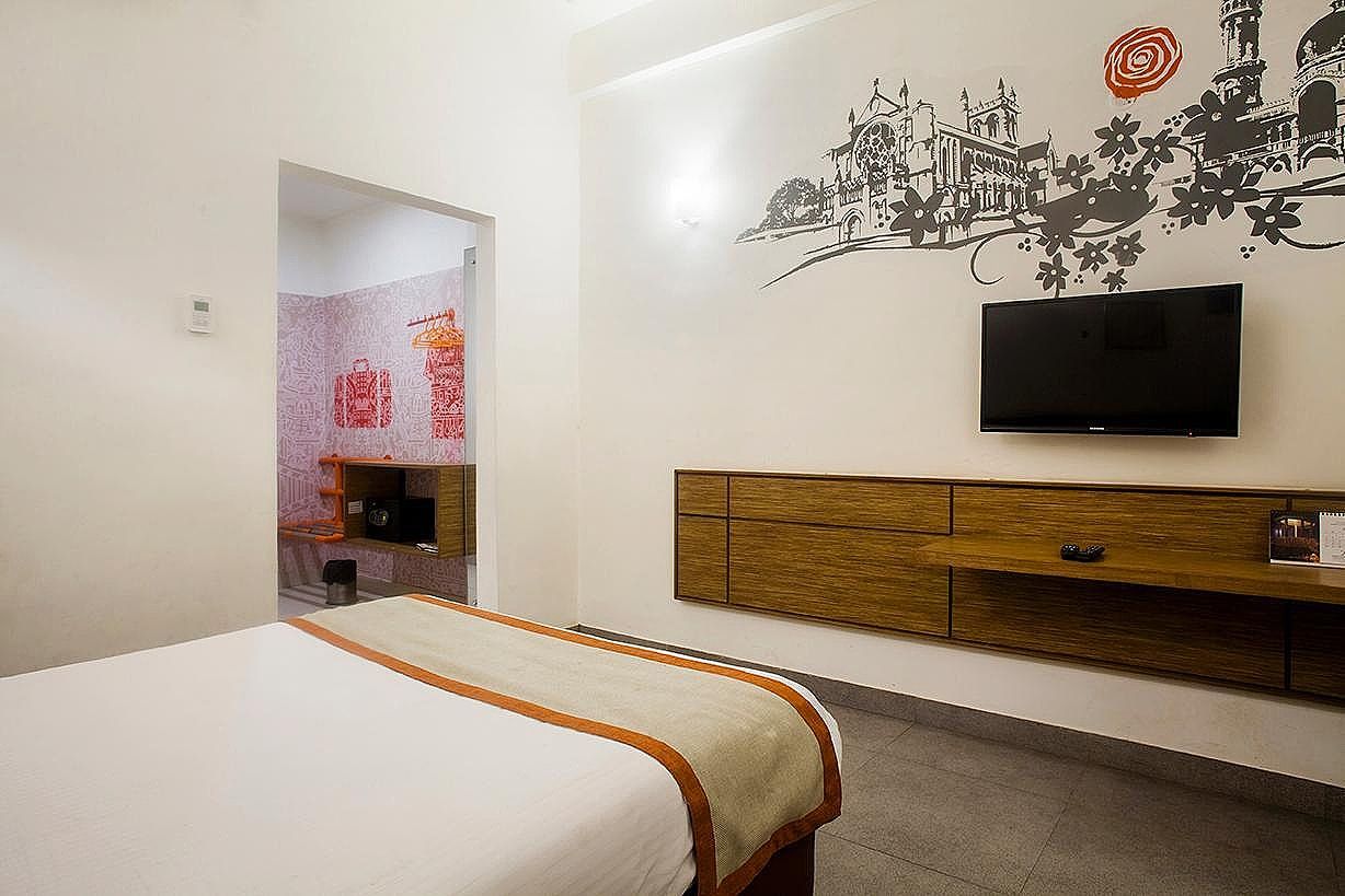 Max Hotel Prayagraj Max Family Room 9