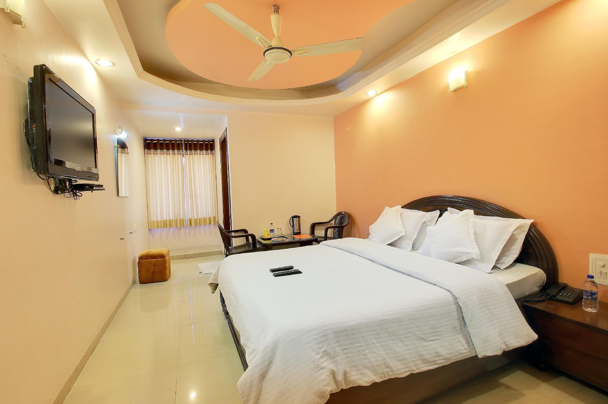 HOTEL ASHOKA (Nakki lake - 450 metre) Deluxe AC Room 6
