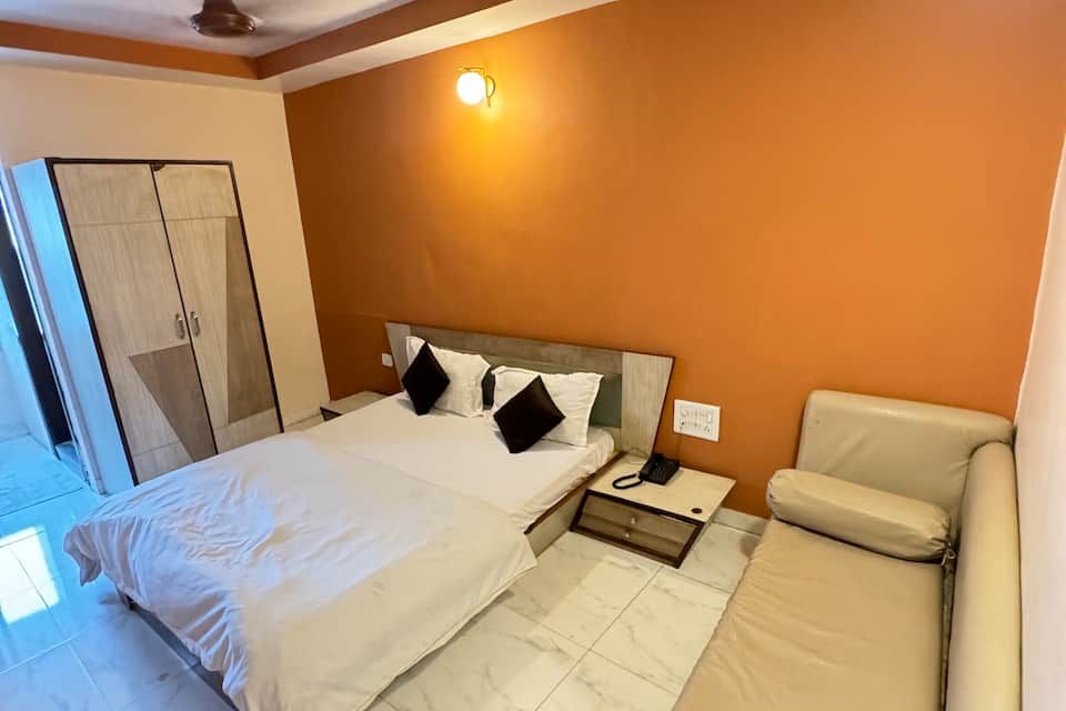 HOTEL ASHOKA (Nakki lake - 450 metre) Deluxe AC Room 5