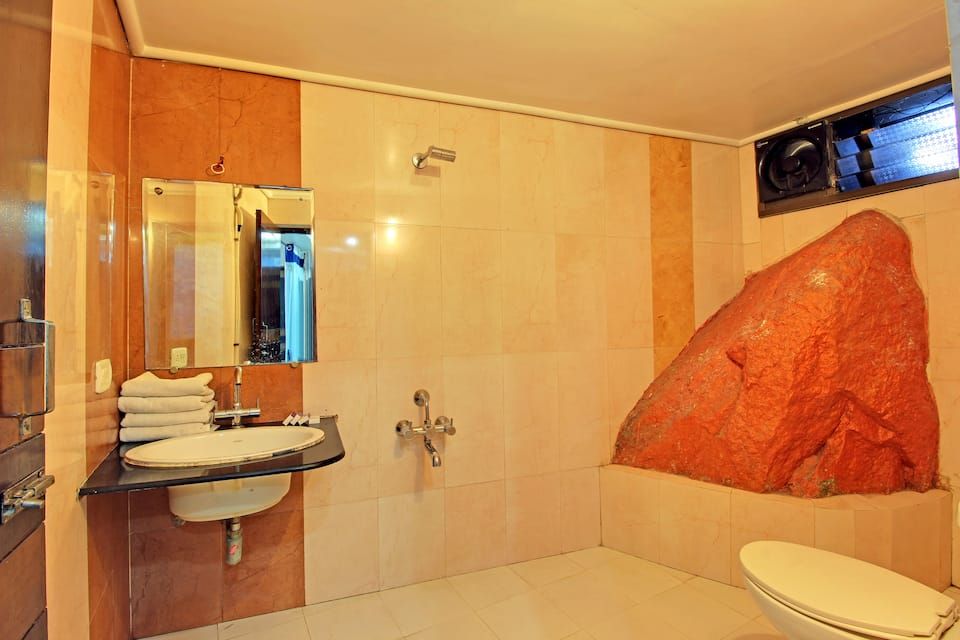 HOTEL ASHOKA (Nakki lake - 450 metre) Deluxe AC Room 7