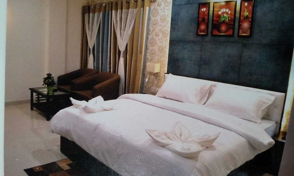THE BELLEVUE Economy Room 8