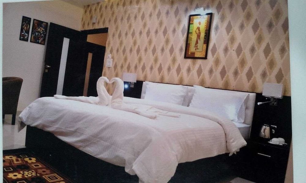 THE BELLEVUE Economy Room 7