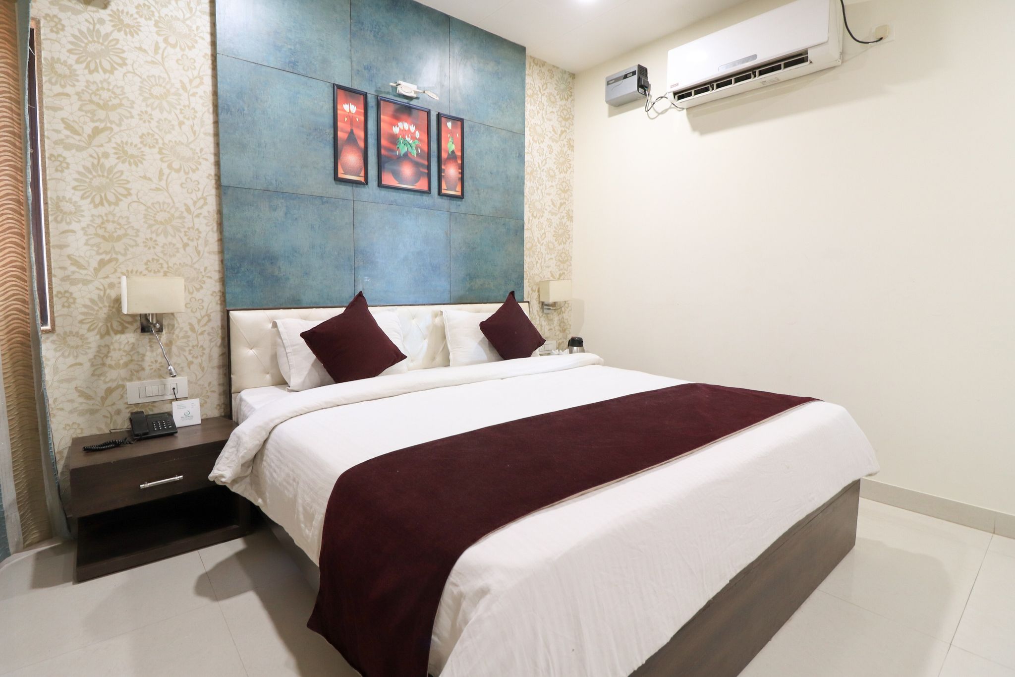 THE BELLEVUE Economy Room 5