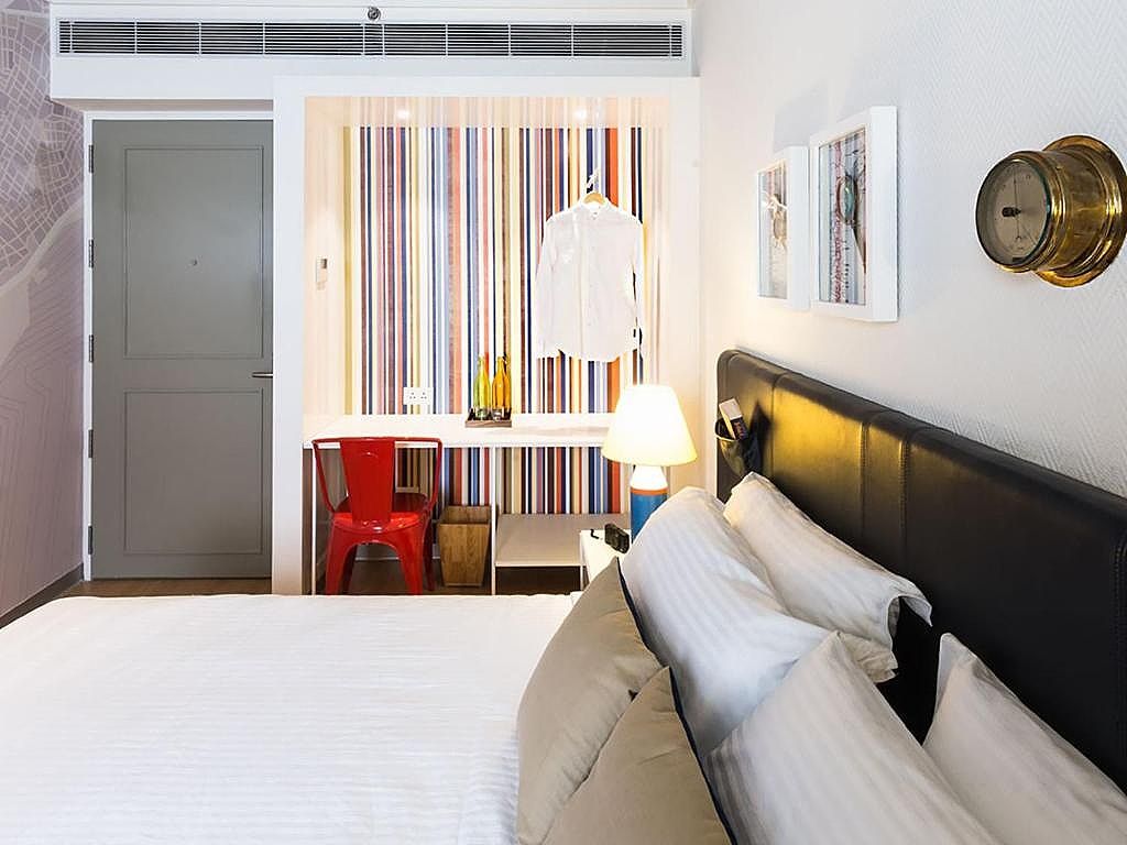 The Port Hotel Deluxe Double or Twin Room 4