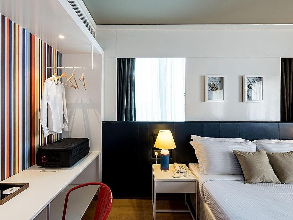 The Port Hotel Deluxe Double or Twin Room 3