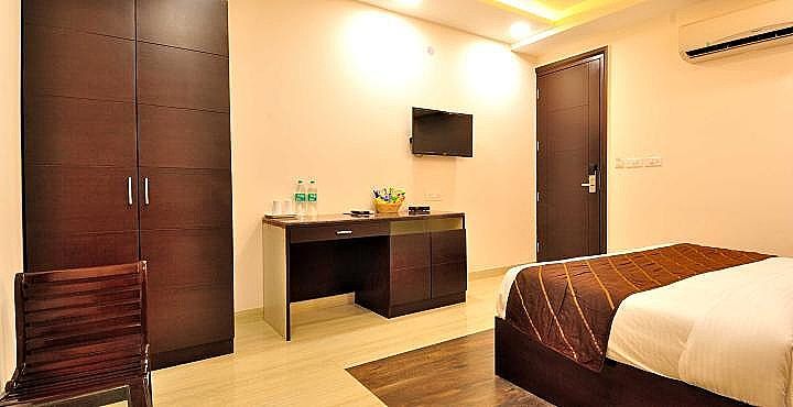 Hotel Kings Inn Deluxe Room 13