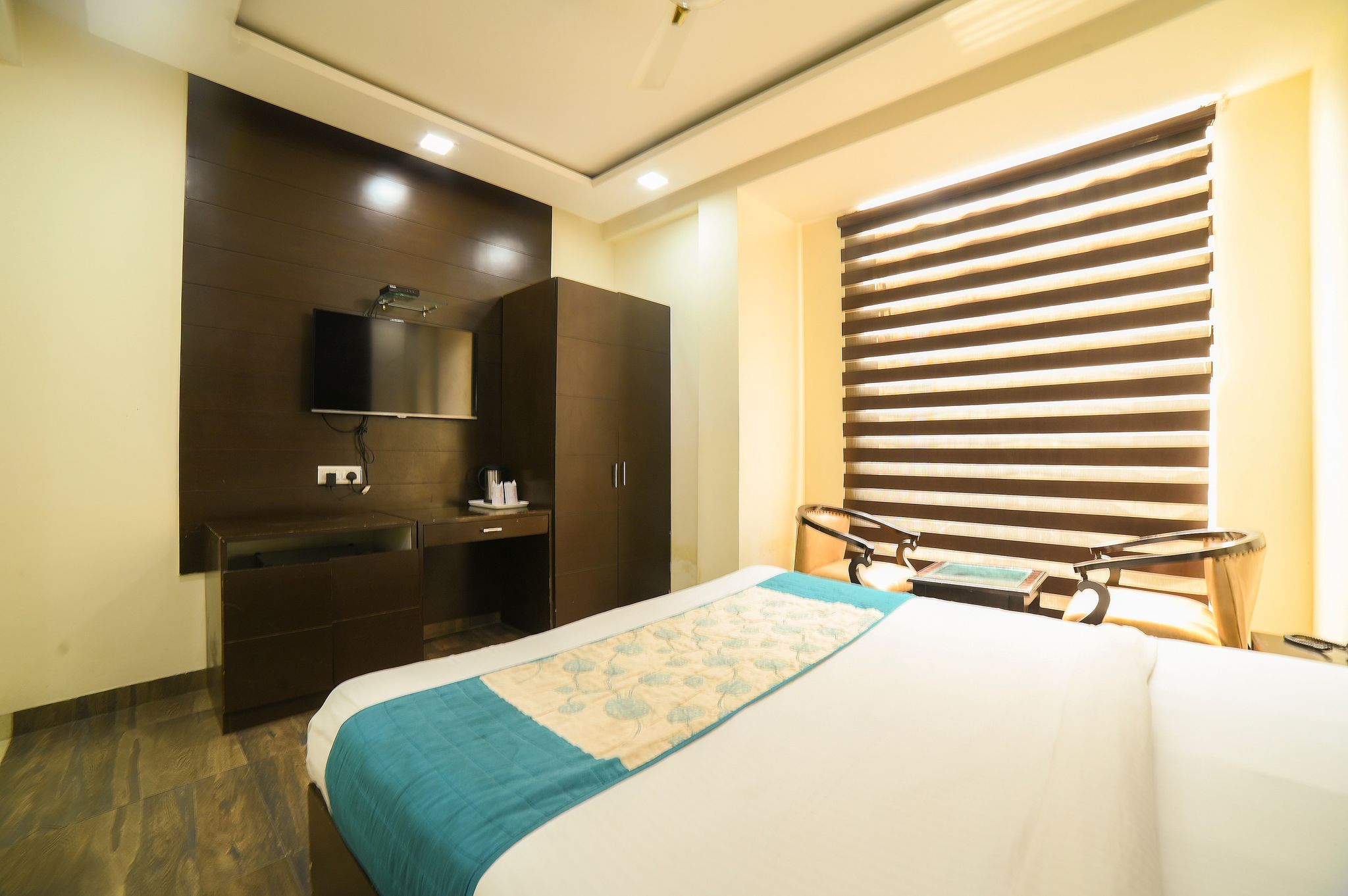 Hotel Kings Inn Premium Room 13