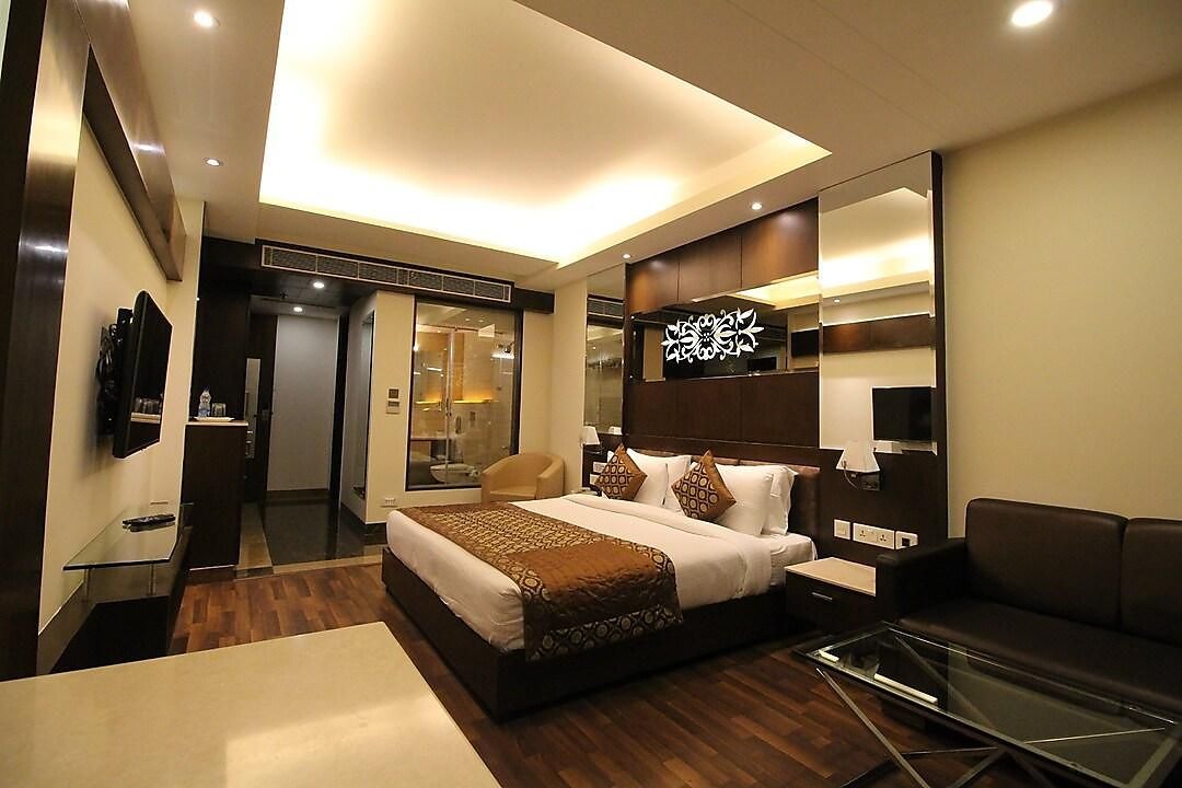 undefined Hotel Golden Grand 9