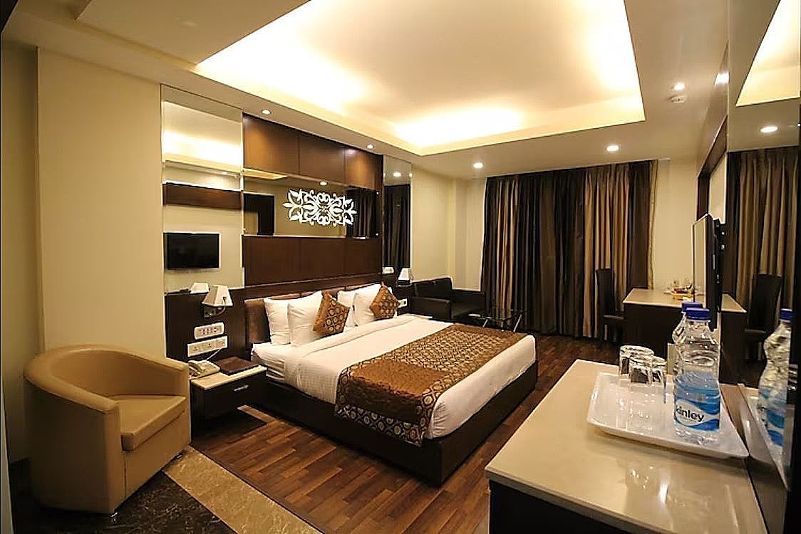 undefined Hotel Golden Grand 8