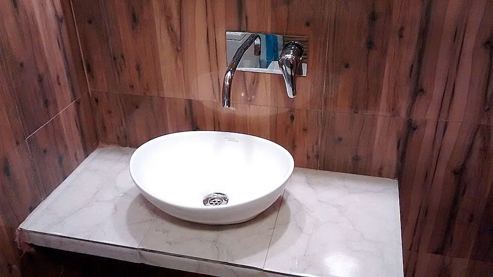 Bathroom sink