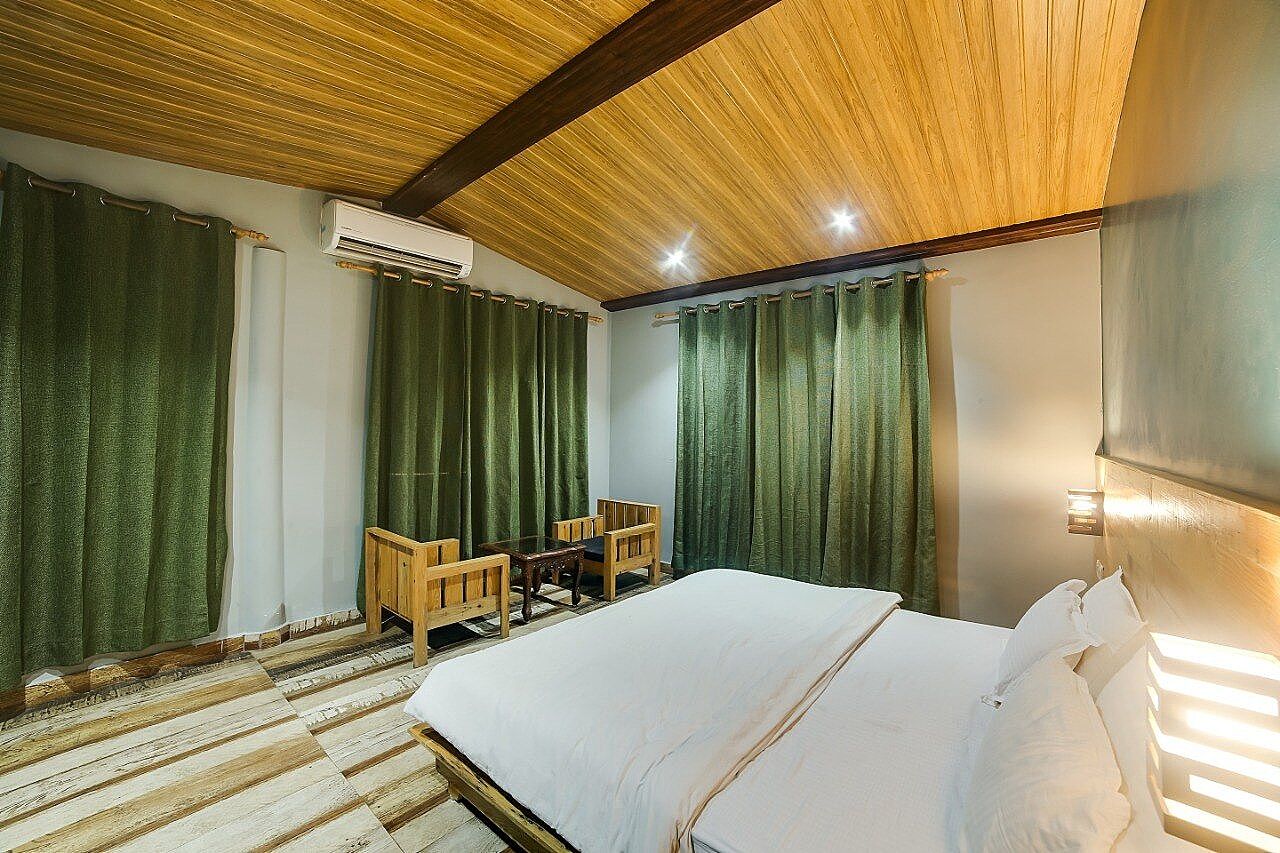 Hill Top Swiss Cottage Spectacular Sky - Couples only 14