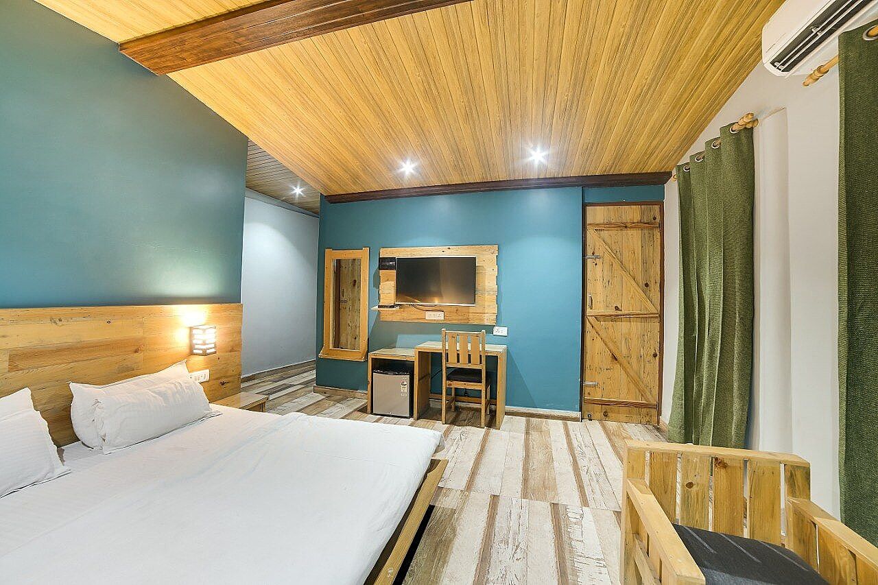 Hill Top Swiss Cottage Spectacular Sky - Couples only 3