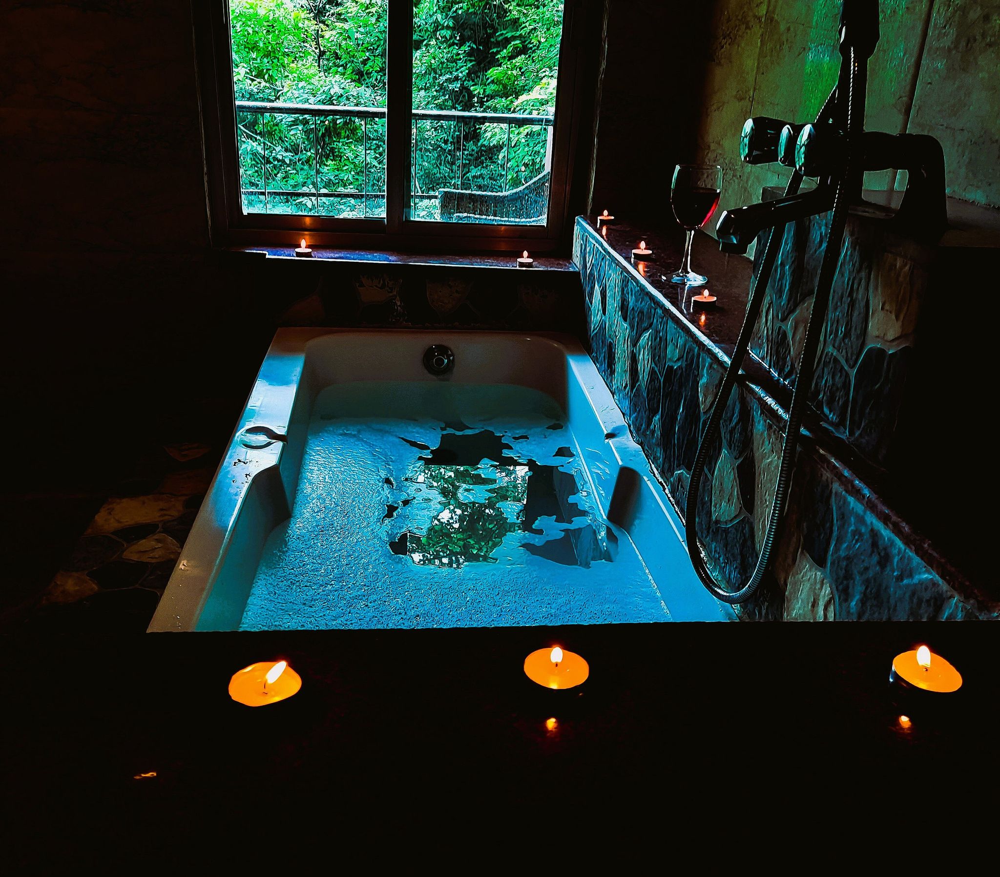 Hill Top Swiss Cottage Spectacular Sky - Couples only 7