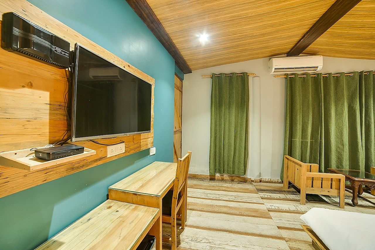 Hill Top Swiss Cottage Spectacular Sky - Couples only 10