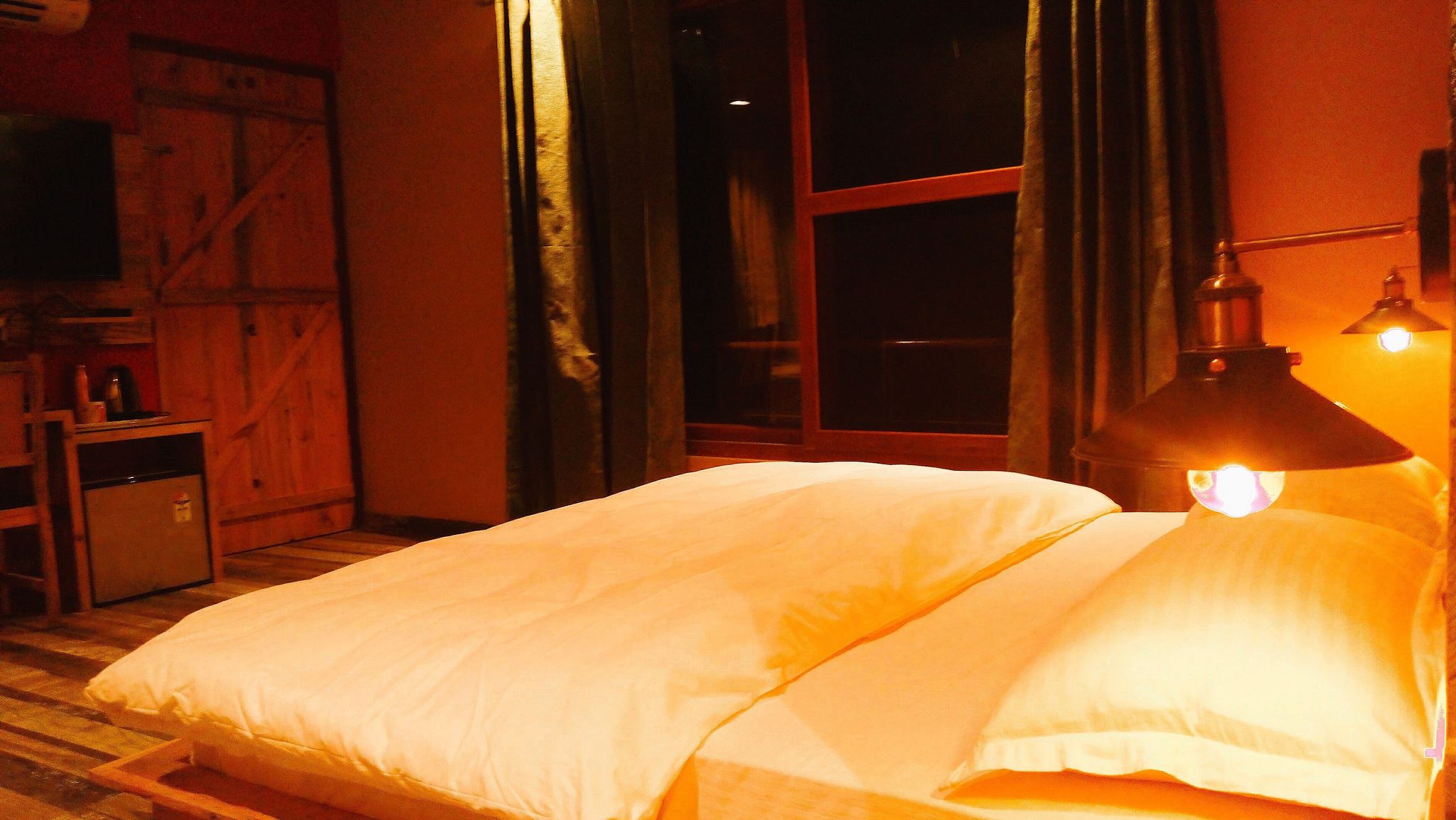 Hill Top Swiss Cottage Spectacular Sky - Couples only 8