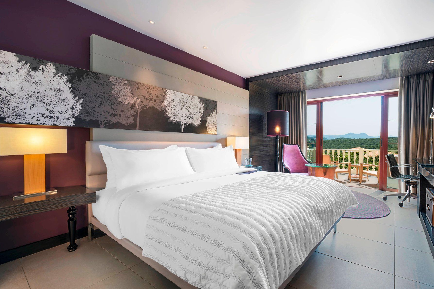 King Classic Valley Guest Room - Balcony