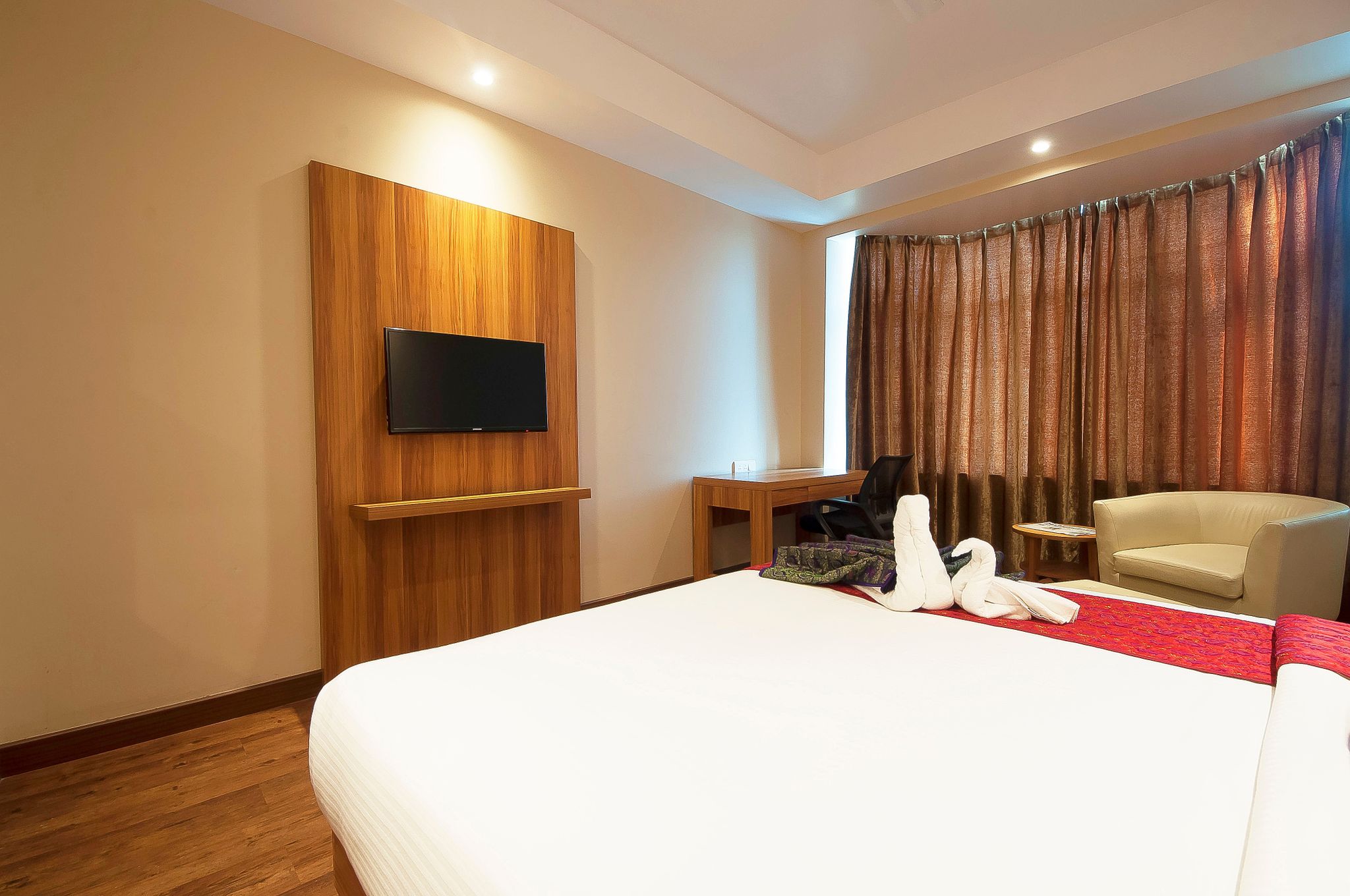 Hotel Le Roi, Haridwar @ Har Ki Pauri Road Non-AC Deluxe room With Complimentary Wi-Fi 2