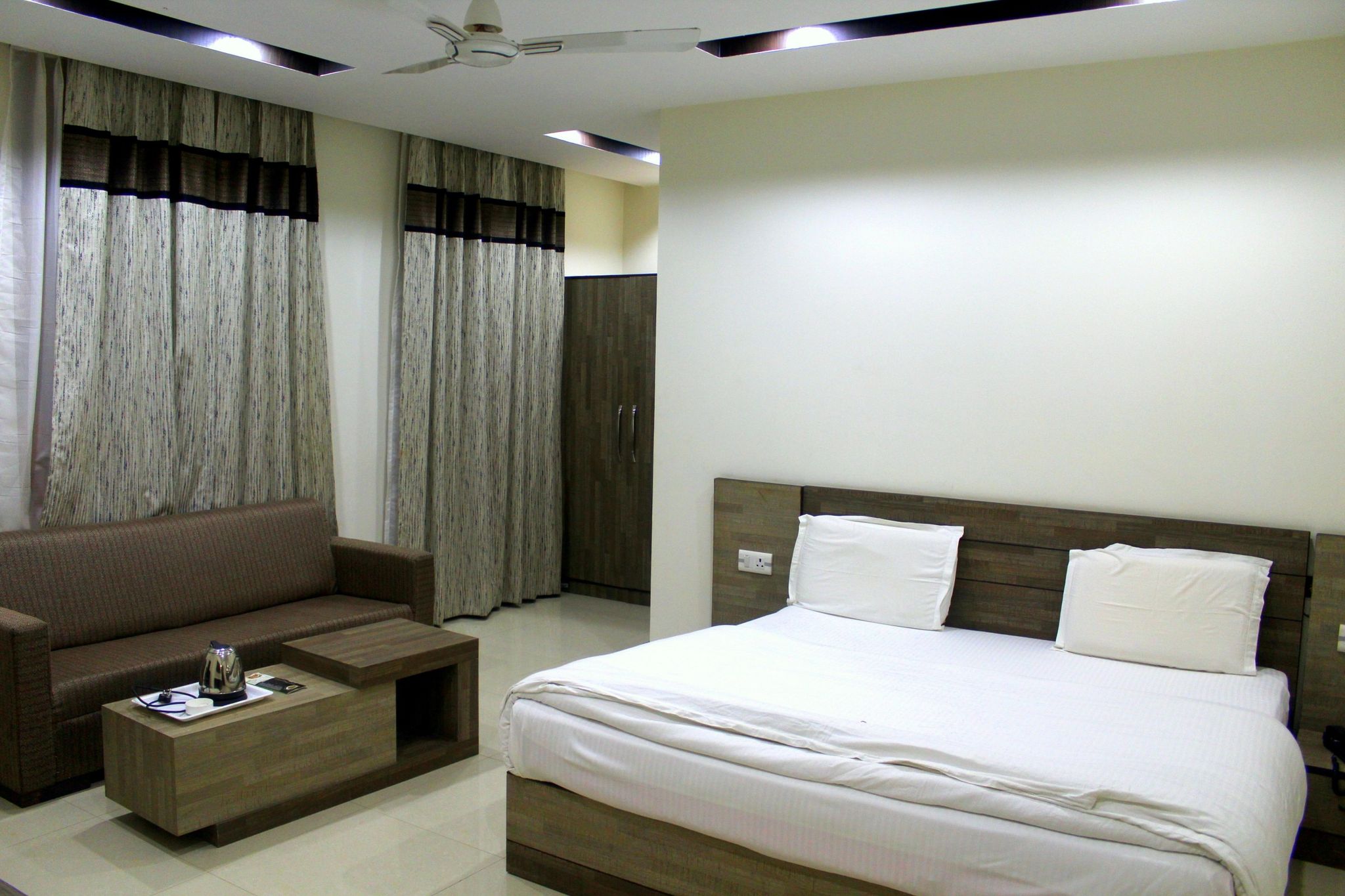 BiLBerry Hotel Deluxe Room 4