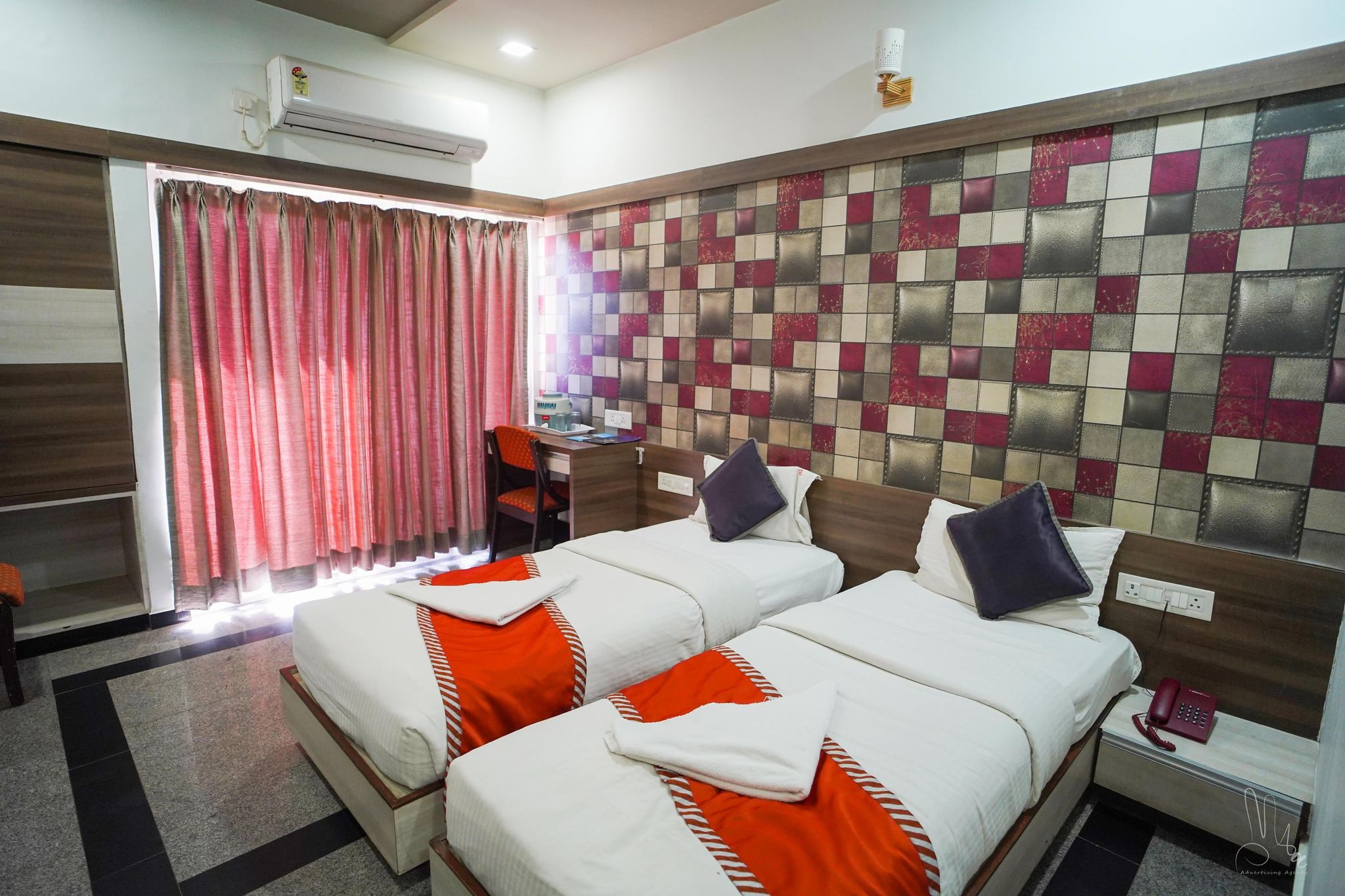 Hotel Samrat Deluxe Twin Bed AC Room 5