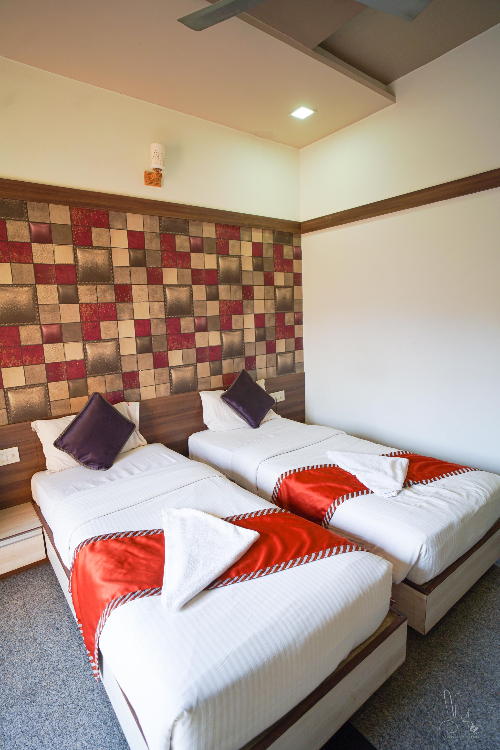 Hotel Samrat Deluxe Twin Bed AC Room 3