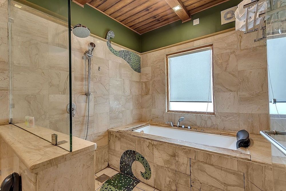 The Baga Beach Resort Ocean Suite 7