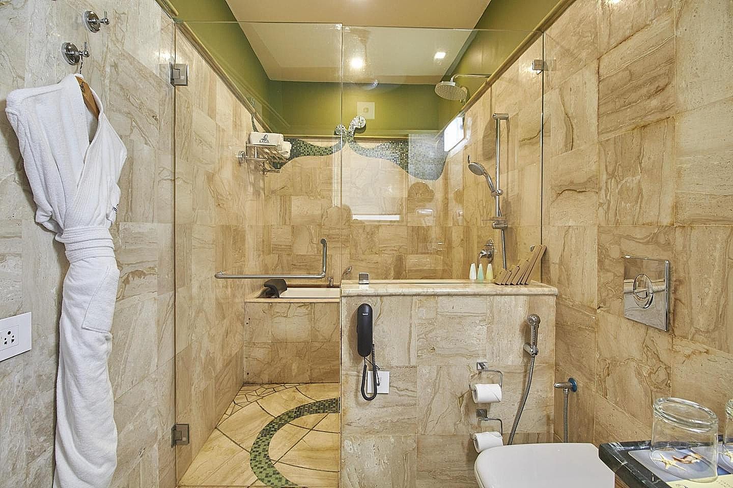 The Baga Beach Resort Ocean Suite 6